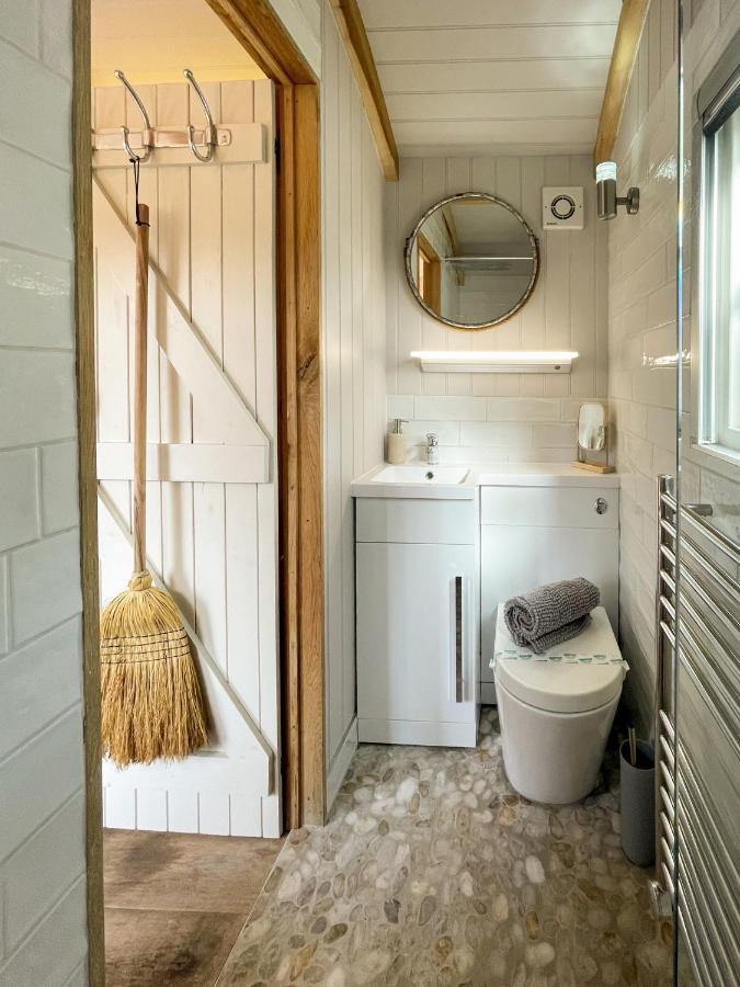 Old Fire Station - quaint&quirky little home Brandon  Extérieur photo