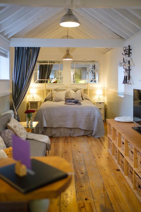 Old Fire Station - quaint&quirky little home Brandon  Extérieur photo
