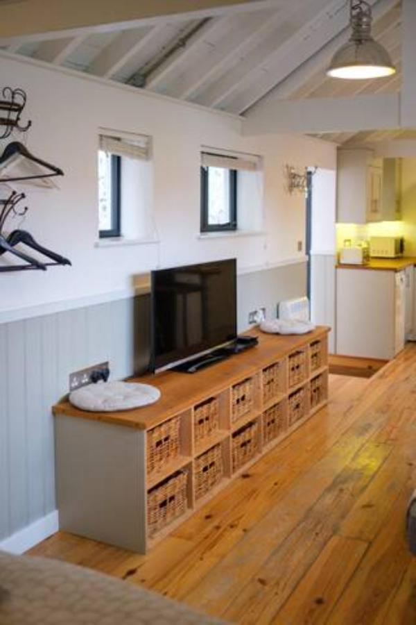 Old Fire Station - quaint&quirky little home Brandon  Extérieur photo
