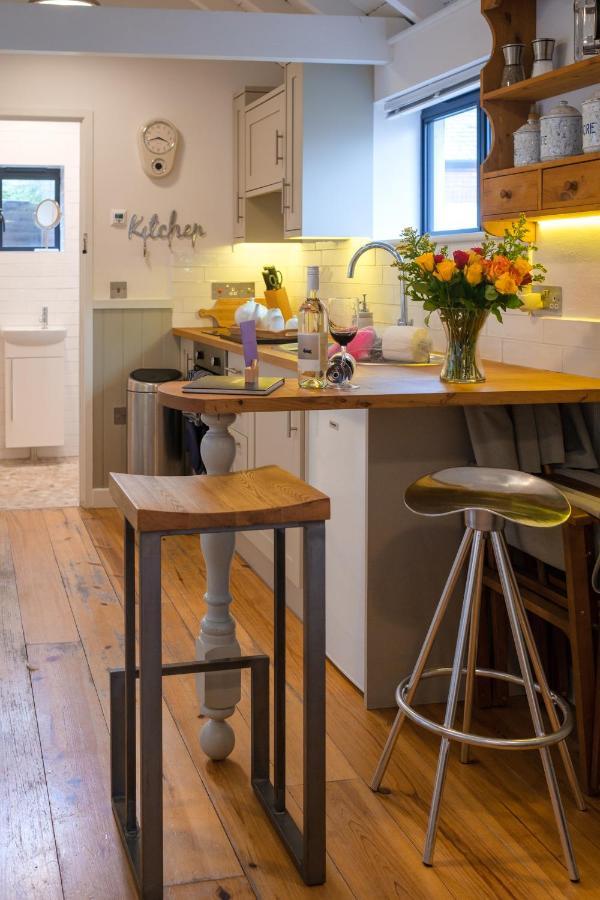 Old Fire Station - quaint&quirky little home Brandon  Extérieur photo