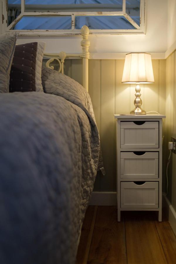 Old Fire Station - quaint&quirky little home Brandon  Extérieur photo